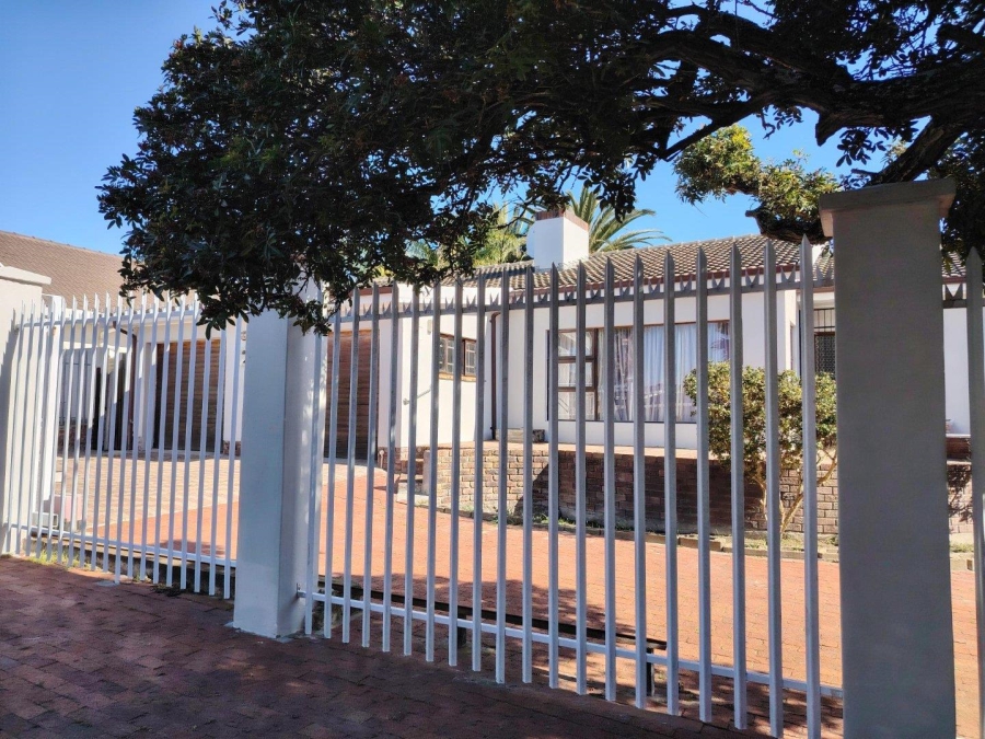 To Let 4 Bedroom Property for Rent in Stellenberg Western Cape